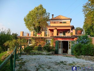 Casa Semi Indipendente in Vendita a Carrara, 450'000€, 200 m²