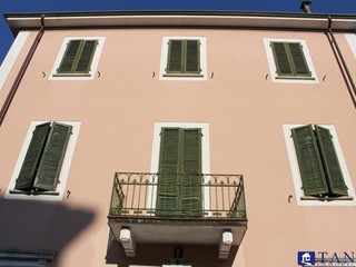 Casa Indipendente in Vendita a Carrara, 200 m²