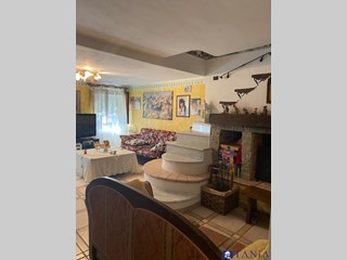 Quadrilocale in Vendita a Carrara, 120'000€, 70 m²