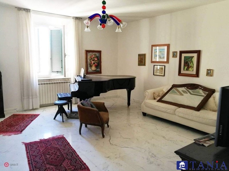 Appartamento in Vendita a Carrara, 430'000€, 180 m²