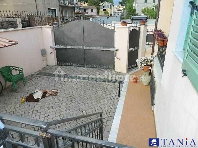 Casa Semi Indipendente in Vendita a Carrara, 385'000€, 150 m²