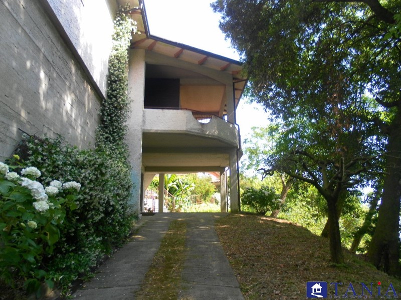 Casa Indipendente in Vendita a Carrara, 350'000€, 240 m²