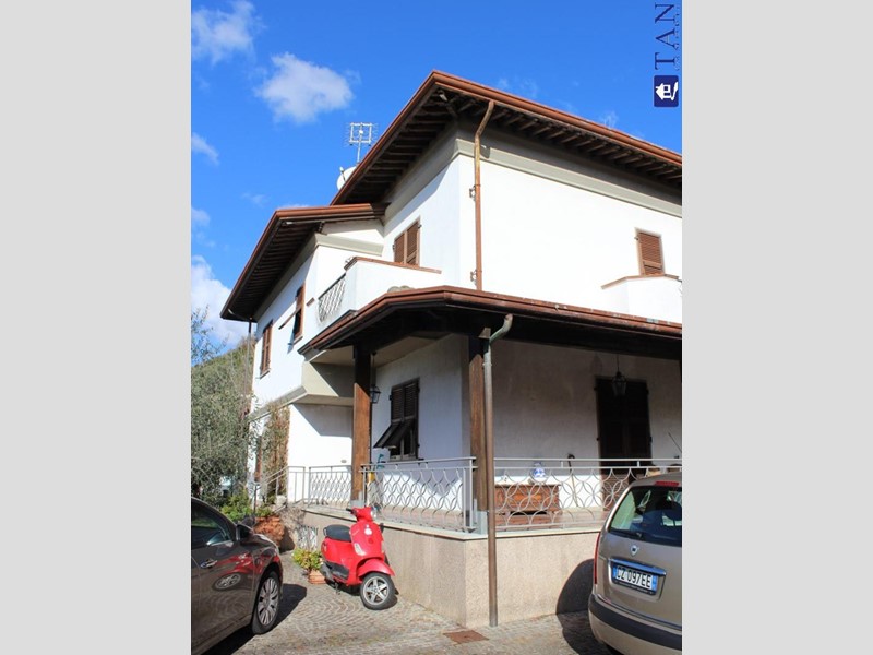 Casa Semi Indipendente in Vendita a Carrara, 475'000€, 200 m²
