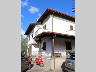 Casa Semi Indipendente in Vendita a Carrara, 475'000€, 200 m²