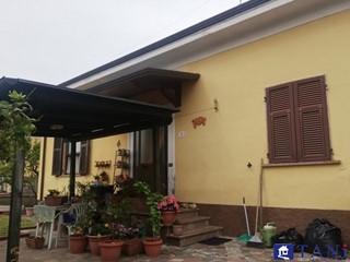 Casa Indipendente in Vendita a Carrara, 240'000€, 150 m²