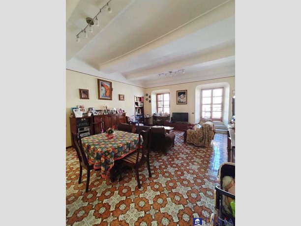 Appartamento in Vendita a Carrara, 160'000€, 135 m²