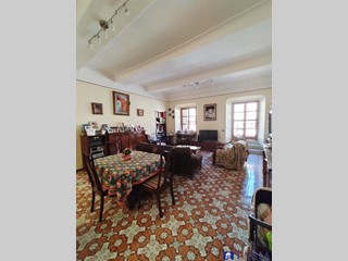 Appartamento in Vendita a Carrara, 160'000€, 135 m²