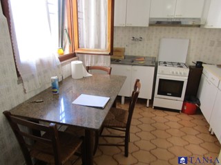 Quadrilocale in Vendita a Carrara, 160'000€, 95 m²