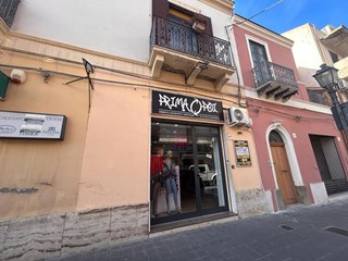 Negozio in Vendita a Barcellona Pozzo di Gotto, 85'000€, 90 m²