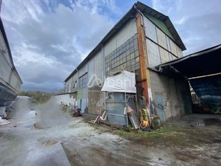 Capannone in Vendita a Bolano, zona Ceparana, 170'000&euro;, 1050 m²