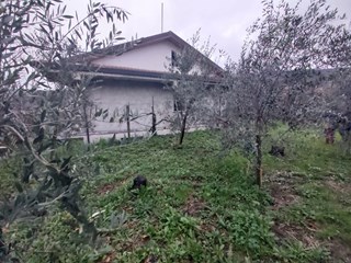 Villa in Vendita a Montoro, zona San Felice, 130'000€, 200 m²