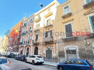 Quadrilocale in Vendita a Bari, 80'000€, 88 m²