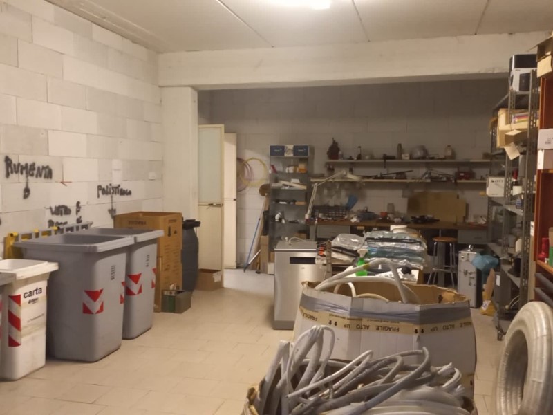 Capannone in Vendita a Castelnuovo Magra, 160'000€, 300 m²