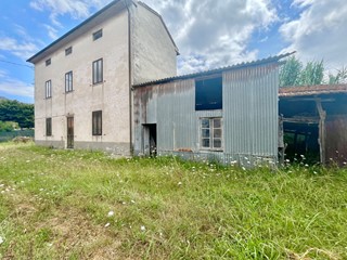 Casa Indipendente in Vendita a Massarosa, 280'000€, 240 m²