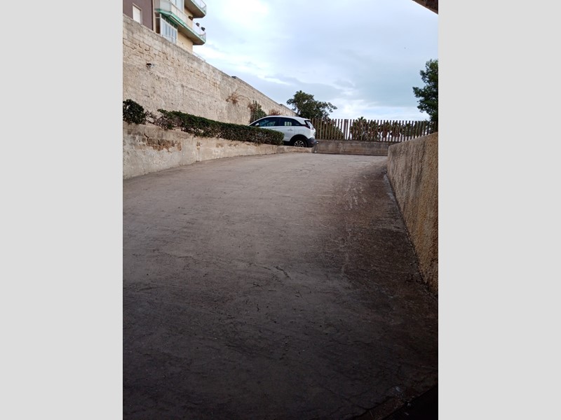 Capannone in Vendita a Siracusa, zona Tunisi Grottasanta, 45'000€, 55 m²