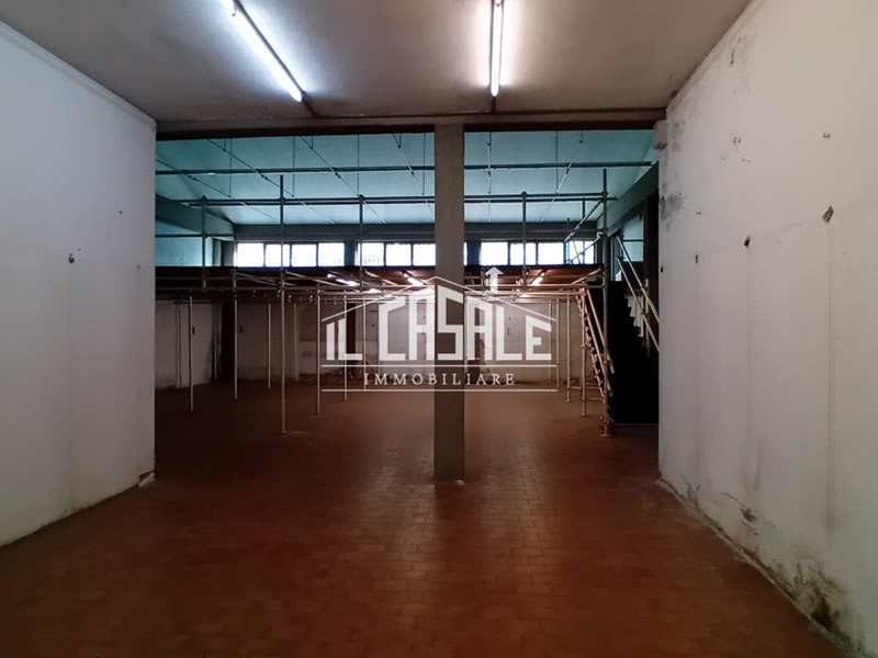 Capannone in Vendita a Rufina, 270'000€, 427 m²