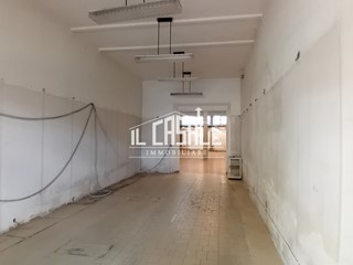 Capannone in Vendita a Rufina, 270'000€, 427 m²