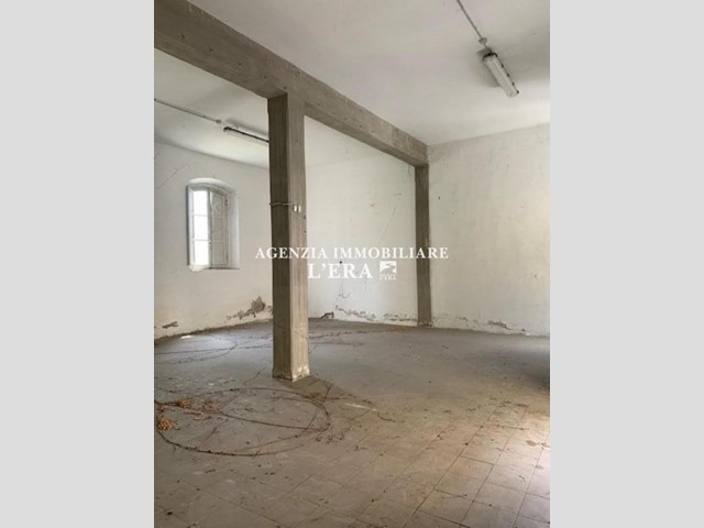 Capannone in Affitto a Pontedera, 600€, 110 m²