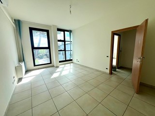 Ufficio in Vendita a Pontedera, 105'000€, 58 m²