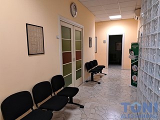 Ufficio in Vendita a Vinci, zona Sovigliana, 1'080'000€, 1000 m²