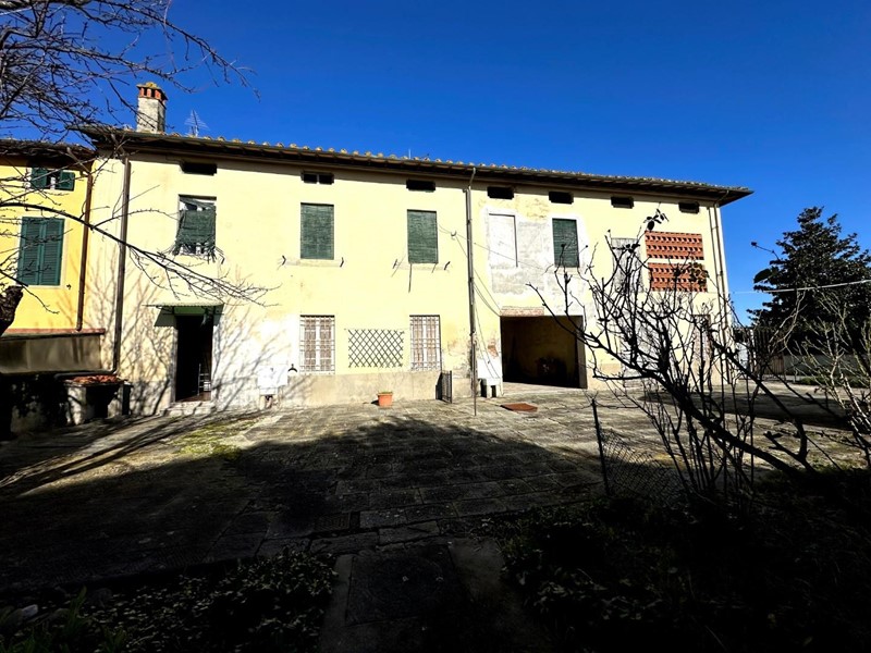 Casa Semi Indipendente in Vendita a Lucca, zona San Filippo, 295'000€, 180 m², con Box