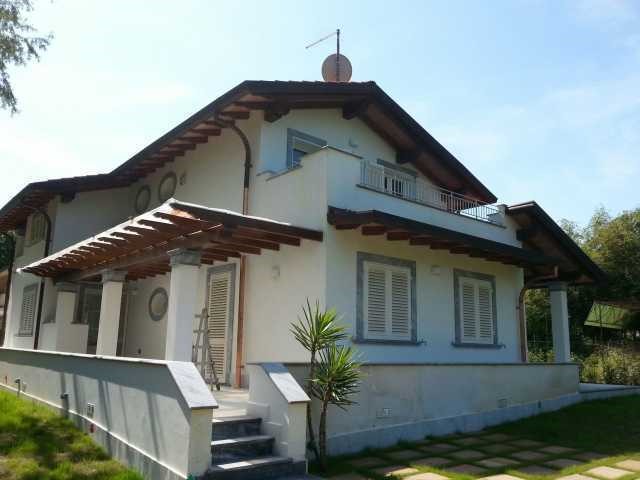 Casa Indipendente in Vendita a Pietrasanta, zona Marina Di Pietrasanta, 2'000'000€, 250 m², con Box