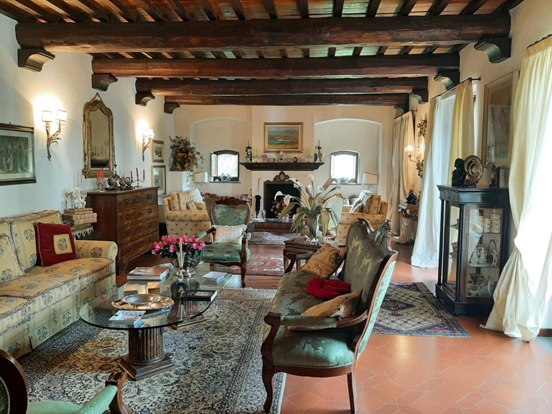 Villa in Vendita a Pisa, 980'000€, 520 m², con Box