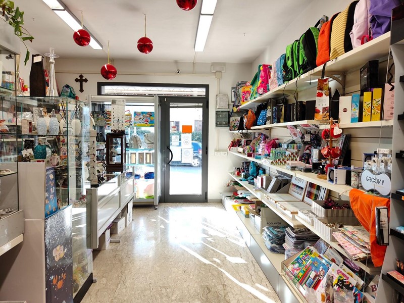 Attività commerciale in Vendita a Crespina Lorenzana, 60'000€, 70 m²