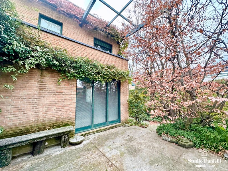 Villa in Vendita a Besana in Brianza, 320'000€, 148 m²
