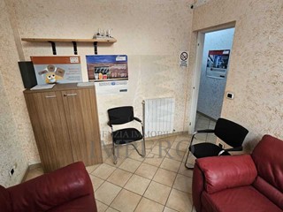 Immobile commerciale in Vendita a Ventimiglia, zona Centro, 115'000€, 65 m²