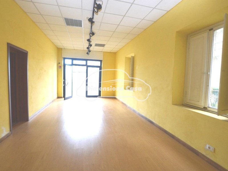Immobile commerciale in Vendita a Lucca, zona San Marco, 90'000€, 56 m²
