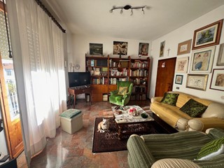 Appartamento in Vendita a Empoli, 220'000€, 123 m², con Box