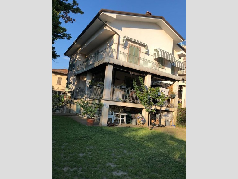 Villa bifamiliare in Affitto a Pietrasanta, zona Fiumetto, 3'000€, 140 m², arredato