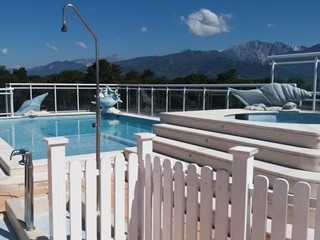 Villa bifamiliare in Affitto a Pietrasanta, zona Fiumetto, 3'000€, 140 m², arredato