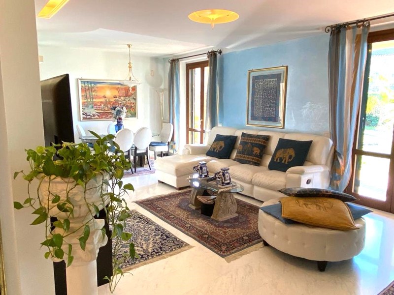 Villa in Vendita a Perugia, zona casenuove, 455'000€, 350 m²