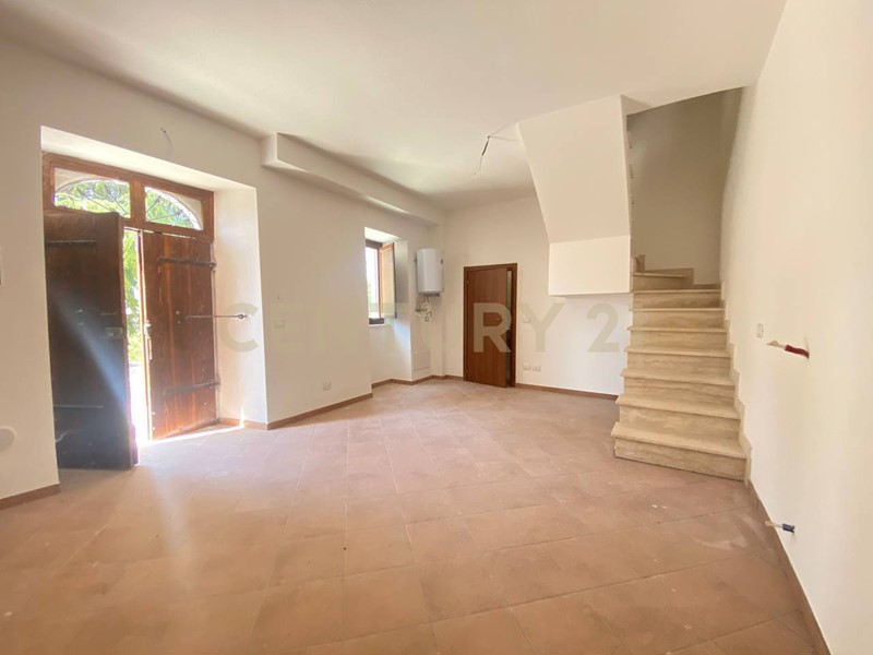 Casa Indipendente in Vendita a Poggio Picenze, 79'000&euro;, 100 m²