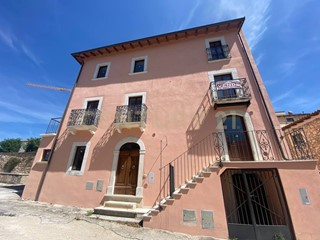 Casa Indipendente in Vendita a Poggio Picenze, 79'000&euro;, 100 m²