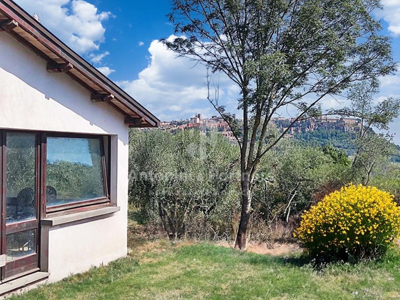 Casa Indipendente in Vendita a Orvieto, 350'000€, 270 m²