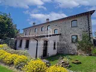 Casa Indipendente in Vendita a Orvieto, 350'000€, 270 m²