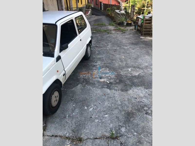 Casa Semi Indipendente in Vendita a Massa, zona Canevara, 179'000€, 220 m²