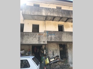 Casa Semi Indipendente in Vendita a Massa, zona Canevara, 179'000€, 220 m²