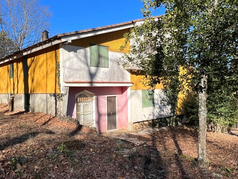 Casa Indipendente in Vendita a Sassello, 140'000€, 340 m², con Box