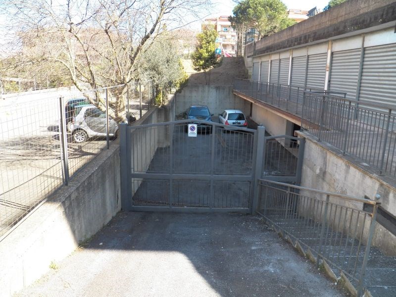 Box in Vendita a Bracciano, zona Via delle Palme n. 8, 37'000€, 40 m²