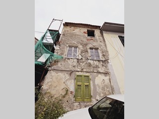 Casa Indipendente in Vendita a Carrara, 65'000€, 90 m²