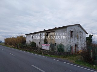 Casa Semi Indipendente in Vendita a Cascina, zona Santo Stefano a Macerata, 126'000€, 270 m²