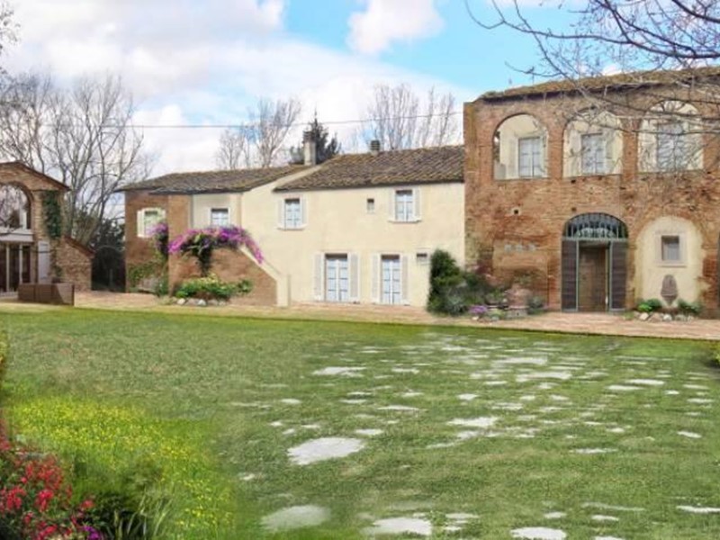 Casa di corte in Vendita a Ponsacco, 720'000€, 1200 m²