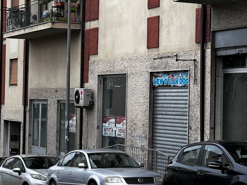 Magazzino in Vendita a Cosenza, 210'000€, 160 m²
