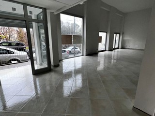 Magazzino in Vendita a Cosenza, 210'000€, 160 m²