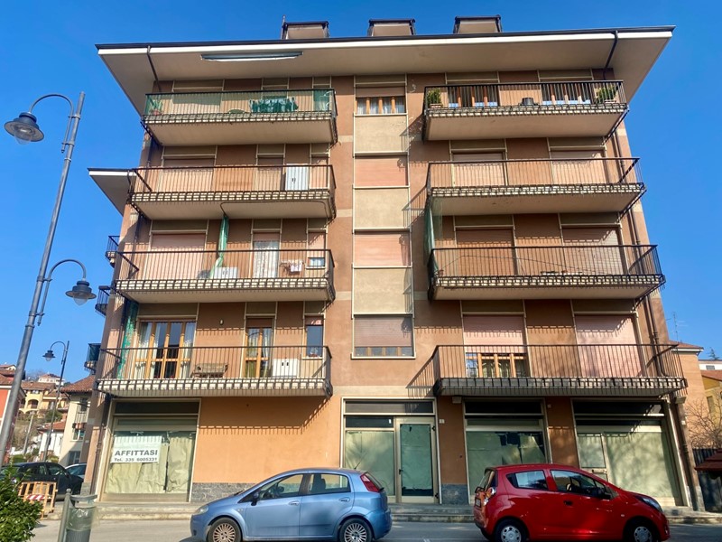 Quadrilocale in Vendita a Dogliani, 40'000€, 78 m², con Box