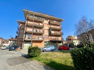 Quadrilocale in Vendita a Dogliani, 40'000€, 78 m², con Box